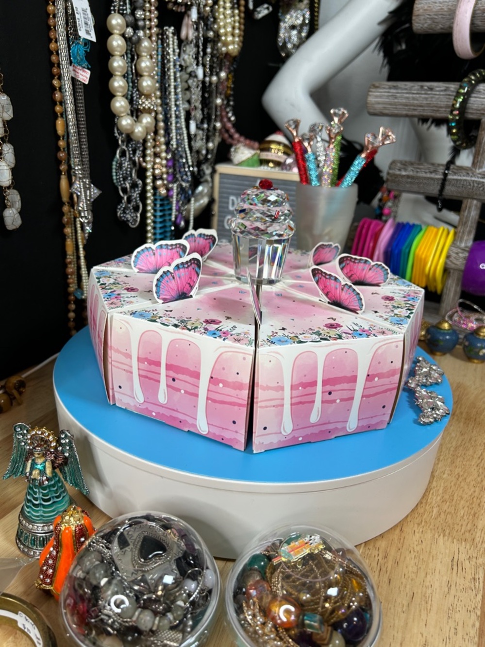 🧁 Get Ya Self A Slice Of Cake 🛼 🛼 🛼 - Picture 1 of 11